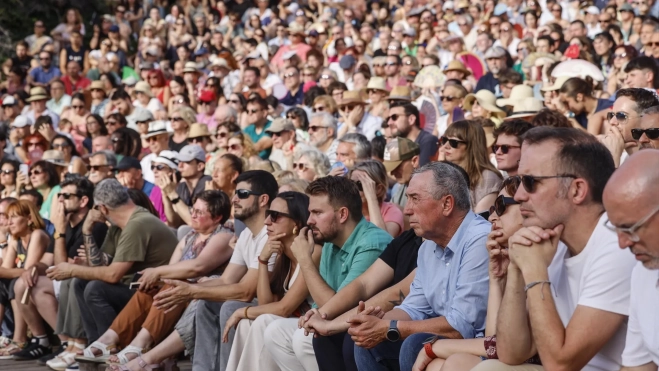 Decenas de personas durante la celebración del acto público de debate político ‘València Espai de Trobada’. Rober Solsona / Europa Press Decenas de personas durante la celebración del acto público de debate político ‘València Espai de Trobada’. Rober Solsona / Europa Press