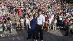 La exvicepresidenta de la Generalitat Valenciana, Mónica Oltra y el portavoz de ERC en el Congreso, Gabriel Rufián, durante la celebración del acto público de debate político ‘València Espai de Trobada’. Rober Solsona / Europa Press