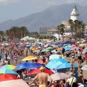 EuropaPress 6880407 numerosos turistas malaguenos disfrutan playa malagueta 29 julio 2025 EuropaPress 6880407 numerosos turistas malaguenos disfrutan playa malagueta 29 julio 2025