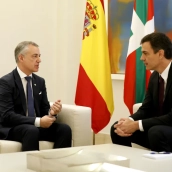 Pedro Sánchez, el presidente del Gobierno, junto a Íñigo Urkullu