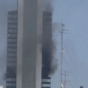 Incendio en la Torre Moeve en el complejo de las Cuatro Torres de Madrid este martes 23 de junio. Fuente: @Oscarbla1 en X Incendio en la Torre Moeve en el complejo de las Cuatro Torres de Madrid este martes 23 de junio. Fuente: @Oscarbla1 en X
