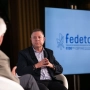 El presidente de Castilla-La Mancha, Emiliano García-Page (d), y el expresidente del Gobierno de España, Felipe González (i), durante un encuentro institucional y político en Toledo. Juanma Jiménez / Europa Press