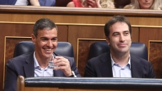 El presidente del Gobierno, Pedro Sánchez, y el vicepresidente primero y ministro de Economía, Comercio y Empresa, Carlos Cuerpo.  Eduardo Parra / Europa Press