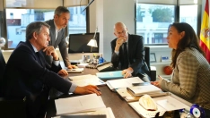 El presidente del Partido Popular, Alberto Núñez Feijóo junto Son Pablo Vázquez,expresidente Renfe, Berta Barrero,ex directora general de Operaciones de Renfe y Juan Bravo, vicesecretario de Hacienda