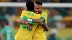 Neymar Junior y Vinicius abrazados. (Fuente: El Español).