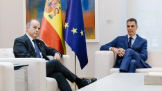 El secretario general de Junts, Jordi Turull (i), y el presidente del Gobierno, Pedro Sánchez (d). Carlos Luján / Europa Press
