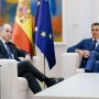 El secretario general de Junts, Jordi Turull (i), y el presidente del Gobierno, Pedro Sánchez (d). Carlos Luján / Europa Press