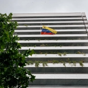 Bandera a media asta en la Embajada de Venezuela, a 25 de junio de 2026, en Madrid (España).Carlos Luján / Europa Press
