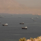 Barcos en el estrecho de Ormuz. REUTERS / ElConfidencial