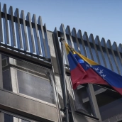 Bandera de Venezuela, en el Consulado de Venezuela, a 26 de junio de 2026, en Barcelona, Catalunya (España). David Zorrakino / Europa Press