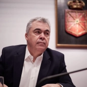 El exsecretario de organización del PSOE Santos Cerdán durante su comparecencia en el Parlamento de Navarra el pasado mes de febrero. Eduardo Sanz / Europa Press