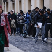 EuropaPress 7266852 decenas inmigrantes hacen cola ayuntamiento valencia febrero 2026 valencia