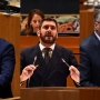 El vicepresidente y líder de Vox de Extremadura, Óscar Fernández (i); el Vicepresidente de Aragón y líder en la región del partido ultra, Alejandro Nolasco (c); y el portavoz de Vox y Vicepresidente de Castilla y León, Carlos Pollán (d). / EP