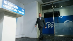 El presidente del Partido Popular, Alberto Núñez Feijóo, durante una rueda de prensa, en la sede del PP. Matias Chiofalo / Europa Press