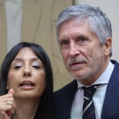 El ministro del Interior, Fernando Grande-Marlaska (d), y la directora general de la Guardia Civil, Mercedes González Fernández (i). Alejandro Martínez Vélez / Europa Press
