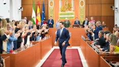 El presidente en funciones de la Junta y candidato del PP-A a la reelección, Juanma Moreno, tras lograr ser investido como jefe del Ejecutivo andaluz. María José López / Europa Press