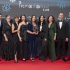 Parte del equipo de 'Los domingos' posa con su premio a Mejor largometraje de ficción por 'Los domingos', en la 31 edición de los Premios José María Forqué, en el Palacio Municipal de IFEMA, a 13 de diciembre de 2025, en Madrid (España)