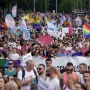 El Gobierno reivindica los avances en derechos LGTBI+ que han convertido a España en país líder europeo, pese a los discursos homófobos de la ultraderecha