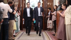 El presidente del Gobierno, Pedro Sánchez, y el vicepresidente primero y ministro de Economía, Comercio y Empresa, Carlos Cuerpo.  Eduardo Parra / Europa Press
