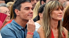 El presidente del Gobierno Pedro Sánchez y su esposa Begoña Gómez. (Fuente: Elmundo)