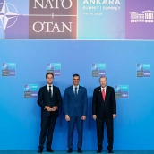El presidente del Gobierno, Pedro Sánchez, junto al secretario general de la OTAN, Mark Rutte, y el presidente de la República de Turquía, Recep Tayyip Erdoğan. Pool Moncloa/Borja Puig El presidente del Gobierno, Pedro Sánchez, junto al secretario general de la OTAN, Mark Rutte, y el presidente de la República de Turquía, Recep Tayyip Erdoğan. Pool Moncloa/Borja Puig