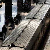 EuropaPress 3990875 grupos pasajeros inmediaciones estacion atocha desconvocarse huelga renfe