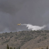 Helicóptero tratando de apagar el incendio en Almeria. FranciscoJ. Olmo/Europa Press. Helicóptero tratando de apagar el incendio en Almeria. FranciscoJ. Olmo/Europa Press.