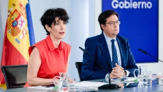 La ministra de Inclusión, Seguridad Social y Migraciones y portavoz del Gobierno, Elma Saiz, y el ministro para la Transformación Digital y de la Función Pública, Óscar López. Carlos Luján / Europa Press